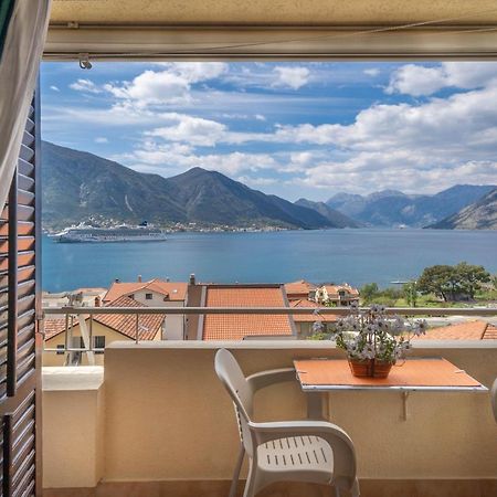 Seaside Serenity: 2-Bedroom Apartment With Boka Bay View 科托尔 外观 照片