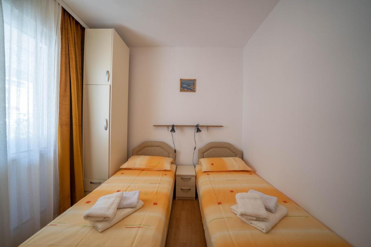 Seaside Serenity: 2-Bedroom Apartment With Boka Bay View 科托尔 外观 照片