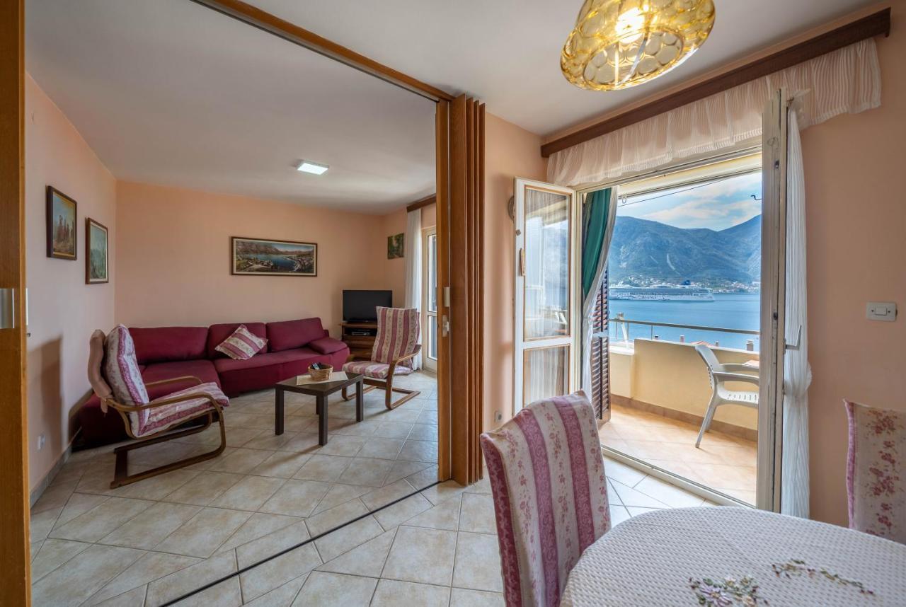 Seaside Serenity: 2-Bedroom Apartment With Boka Bay View 科托尔 外观 照片