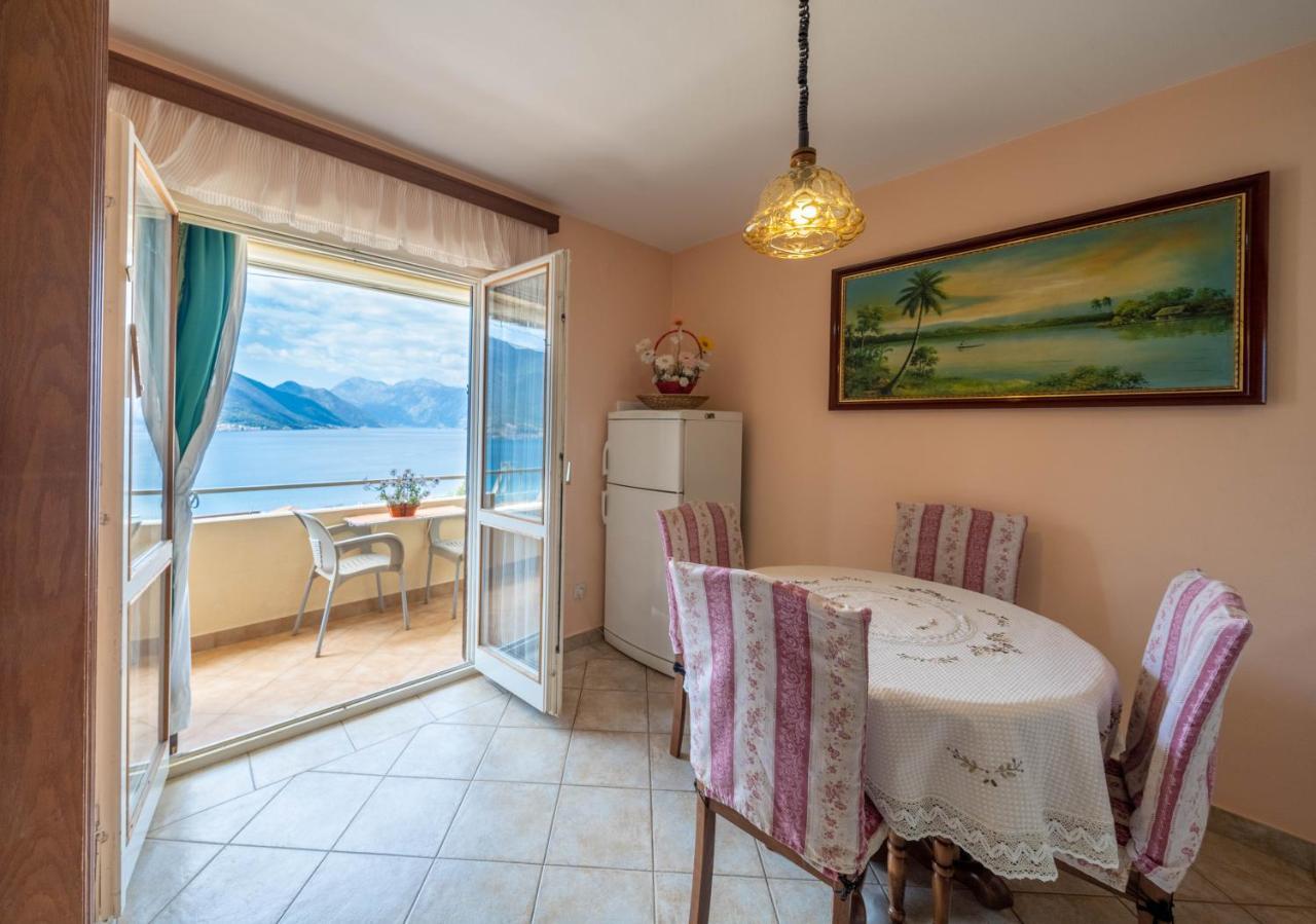 Seaside Serenity: 2-Bedroom Apartment With Boka Bay View 科托尔 外观 照片