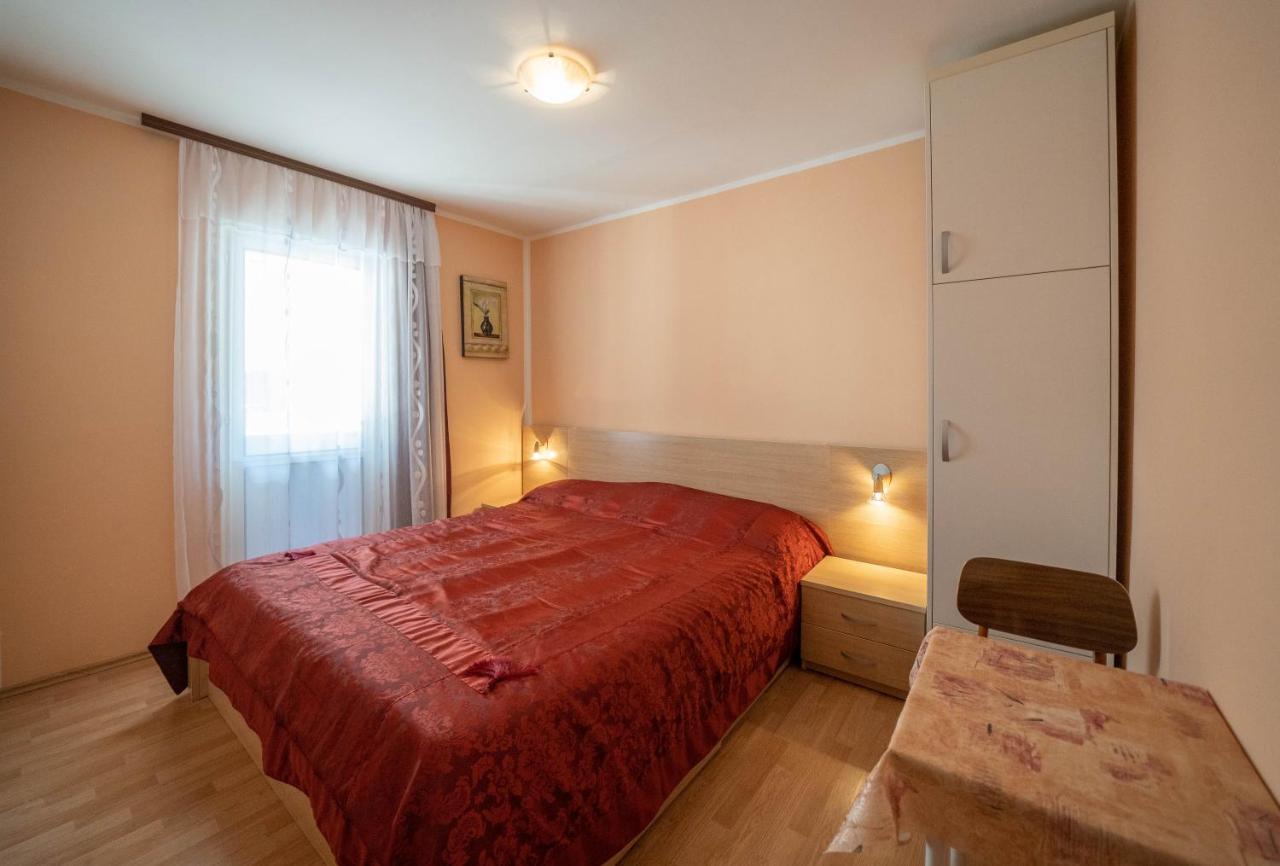 Seaside Serenity: 2-Bedroom Apartment With Boka Bay View 科托尔 外观 照片