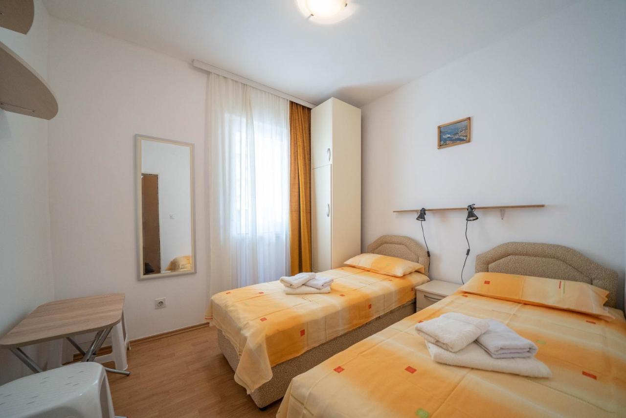 Seaside Serenity: 2-Bedroom Apartment With Boka Bay View 科托尔 外观 照片