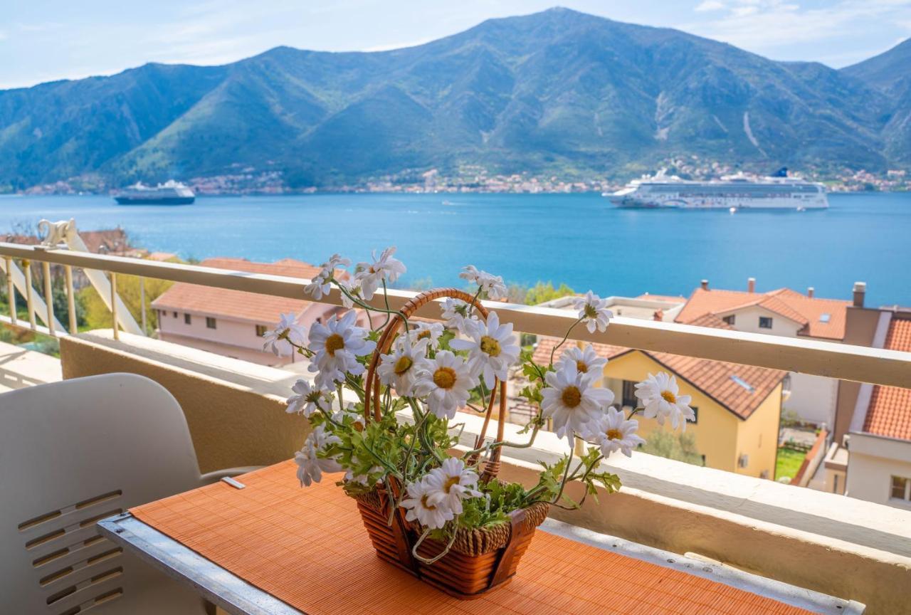 Seaside Serenity: 2-Bedroom Apartment With Boka Bay View 科托尔 外观 照片