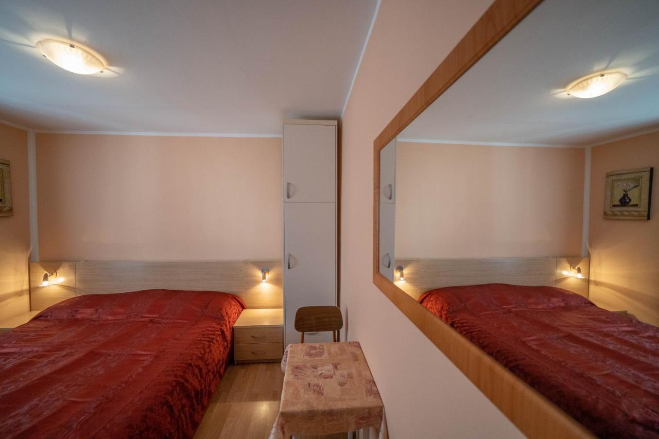 Seaside Serenity: 2-Bedroom Apartment With Boka Bay View 科托尔 外观 照片