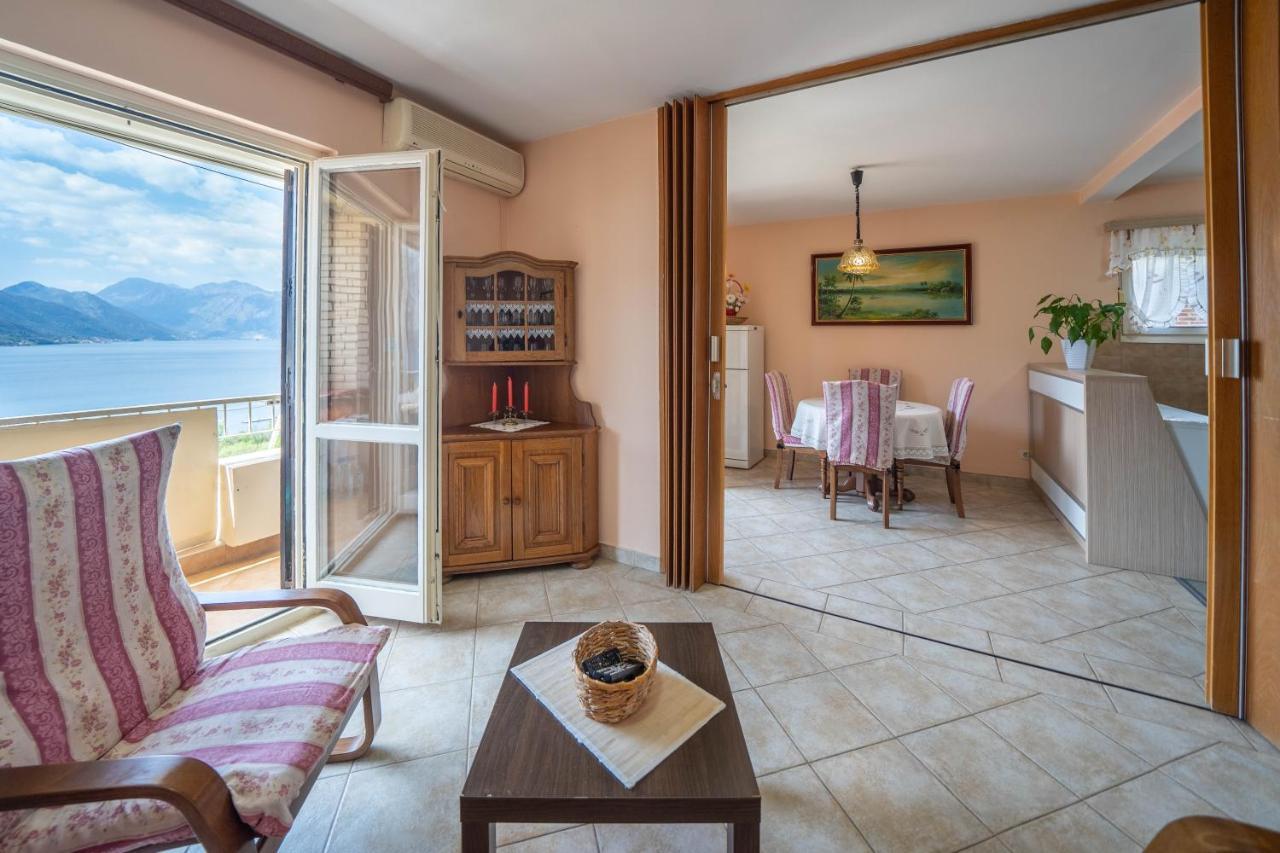 Seaside Serenity: 2-Bedroom Apartment With Boka Bay View 科托尔 外观 照片