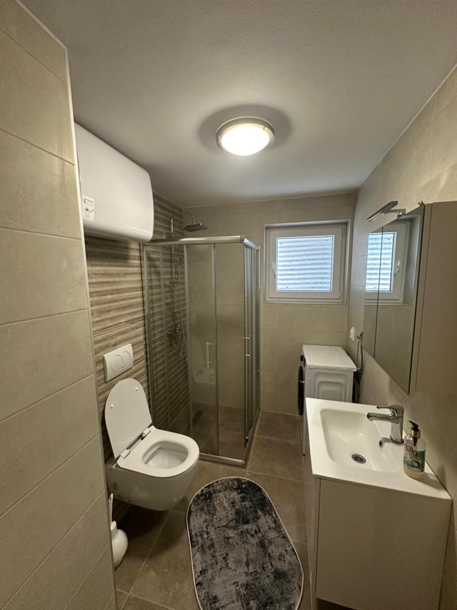 Seaside Serenity: 2-Bedroom Apartment With Boka Bay View 科托尔 外观 照片